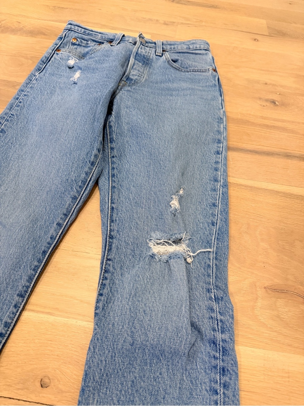 Levi's 501 Light Blue Straight Leg Jeans - Picture 3 of 8